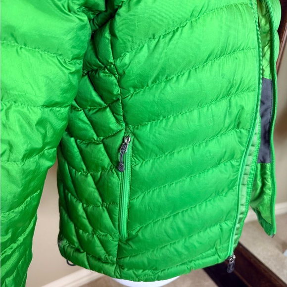 Patagonia Downfilled Women's Vibrant Green Puffer Coat size small - Picture 3 of 9